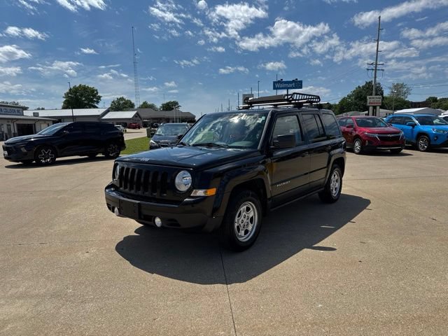 Used 2017 Jeep Patriot Sport w/ Power Value Group FWD image 3