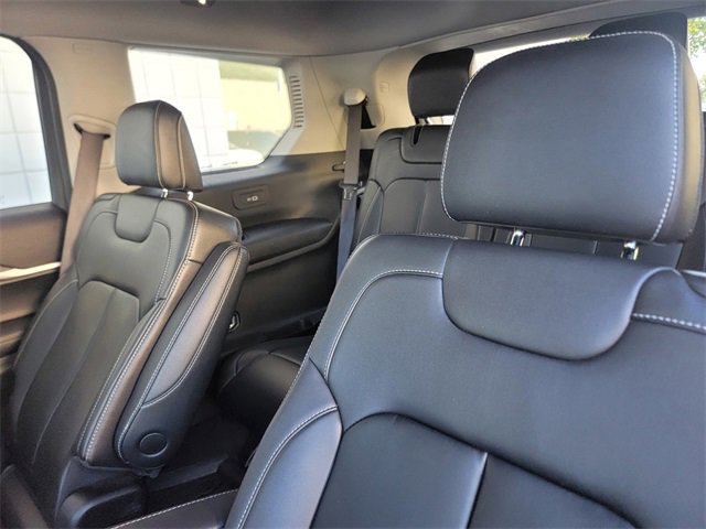 Used 2022 Jeep Grand Cherokee L Limited w/ Black Appearance Package image 13