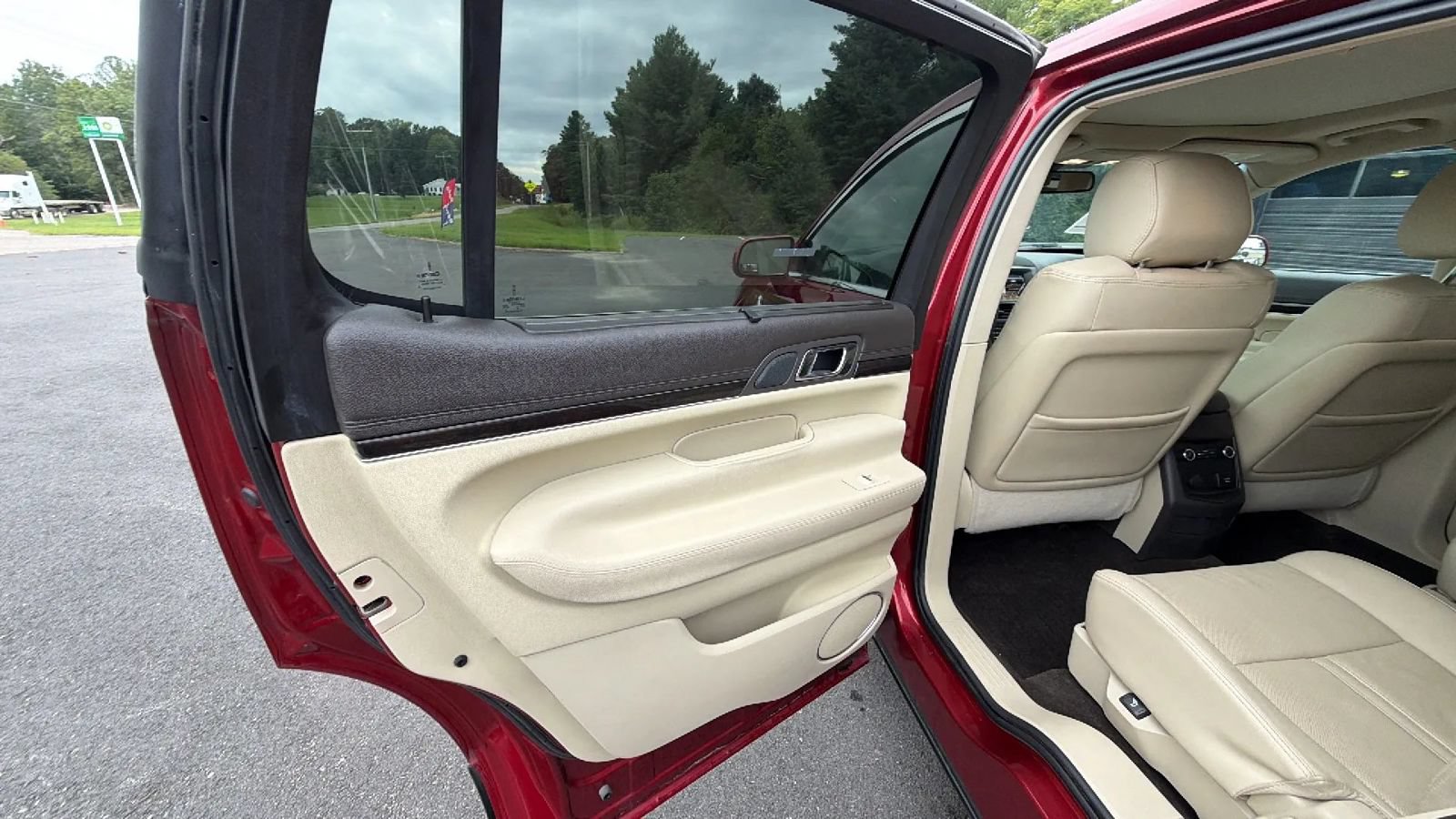 Used 2019 Lincoln MKT AWD image 42