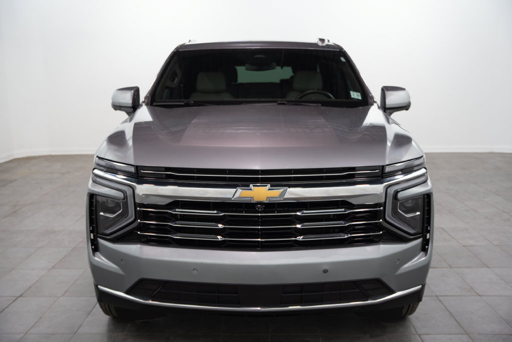 Used 2026 Chevrolet Suburban LT AWD/4WD image 3