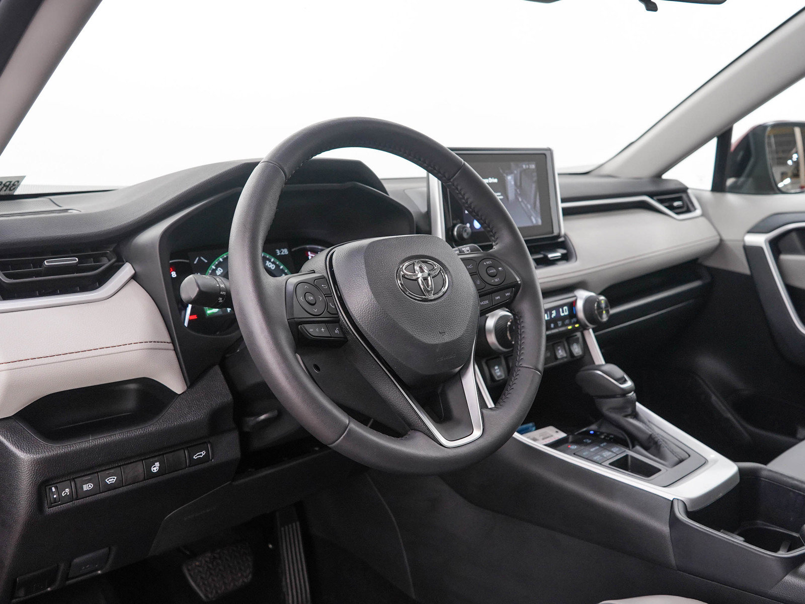 Used 2025 Toyota RAV4 XLE Premium w/ Weather Package AWD/4WD image 25