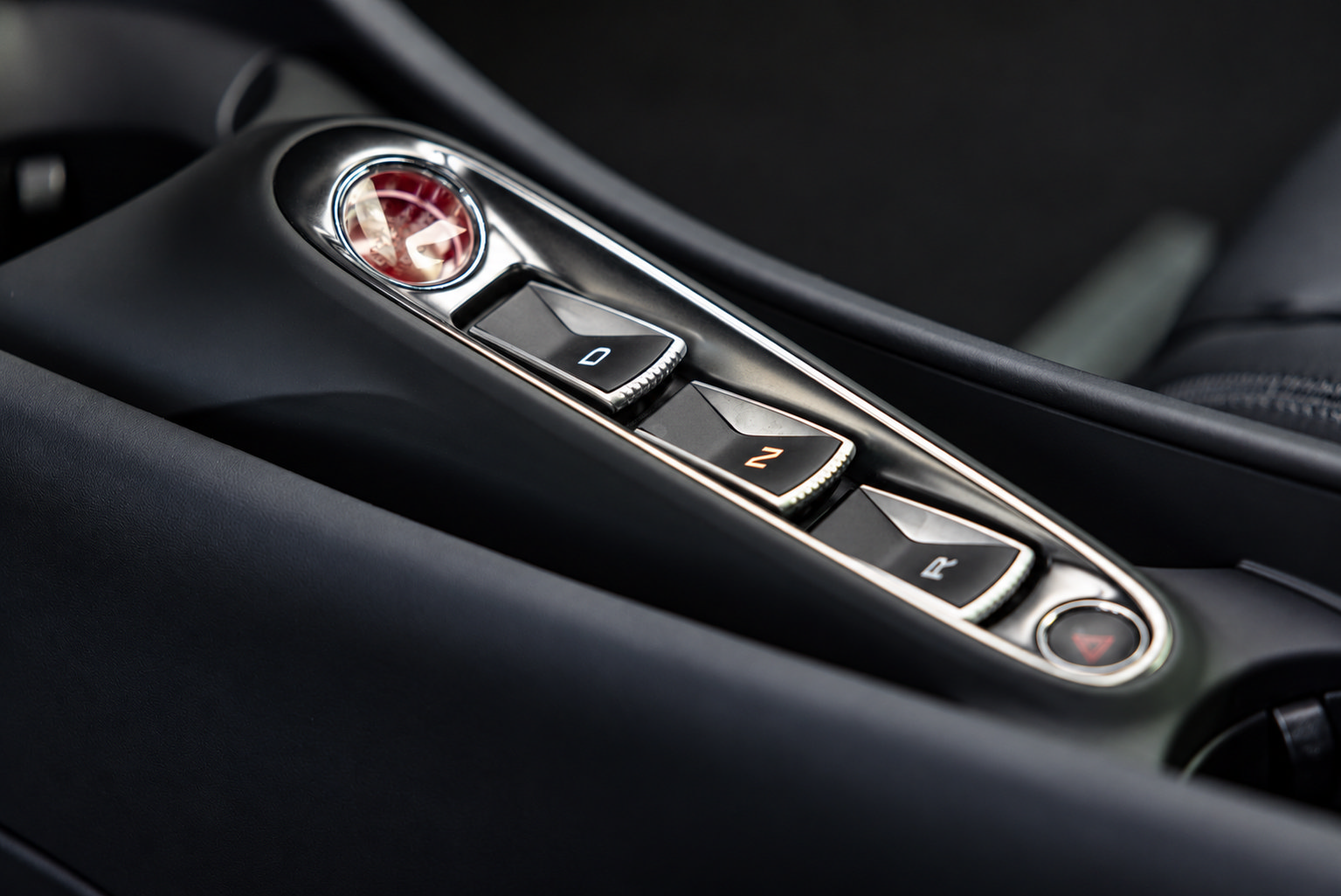 Used 2024 McLaren Artura RWD image 19