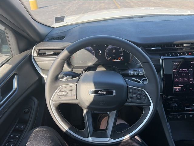 New 2025 Jeep Grand Cherokee L Altitude image 16