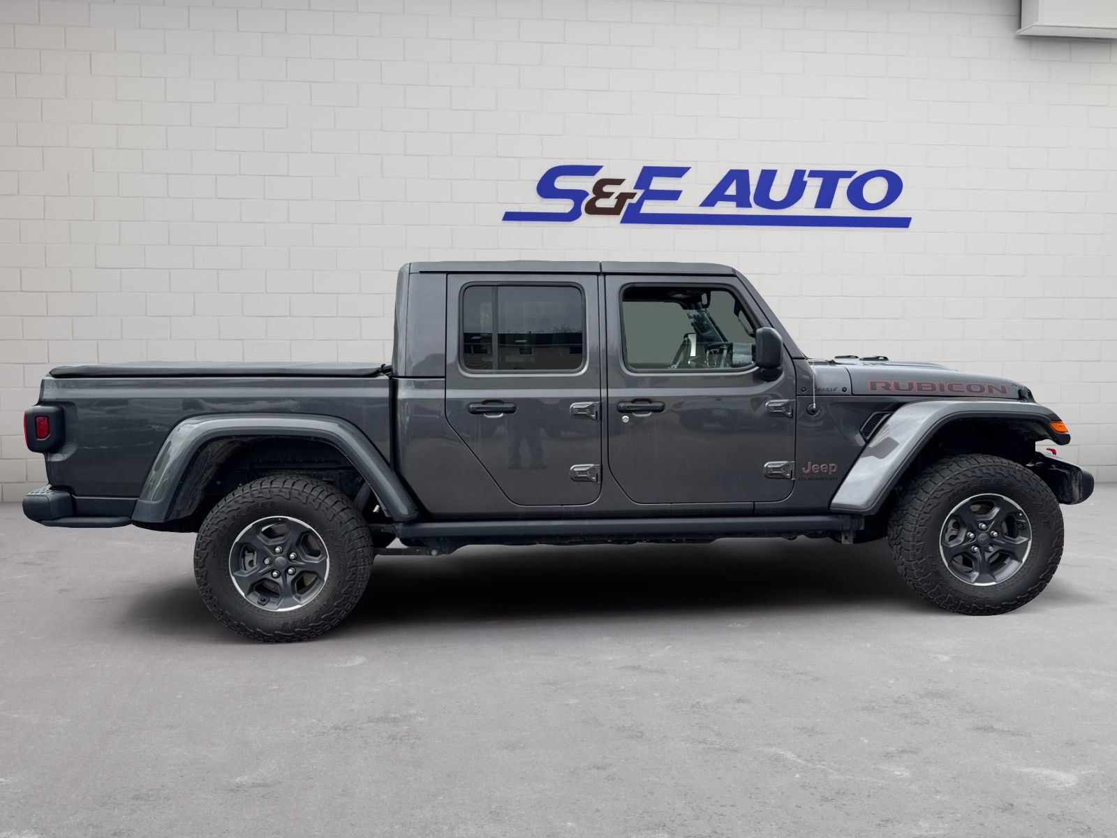 Used 2023 Jeep Gladiator Rubicon w/ Dual Top Group AWD/4WD image 5