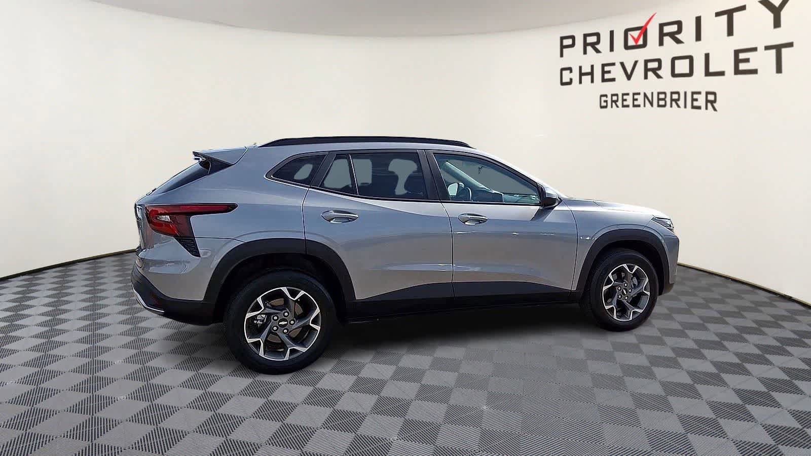Used 2024 Chevrolet Trax LT w/ Driver Confidence Package FWD image 9