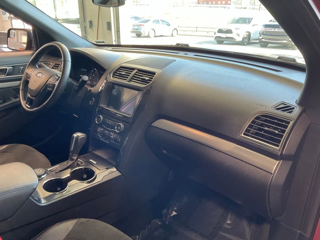 Used 2018 Ford Explorer XLT w/ Equipment Group 202A image 18