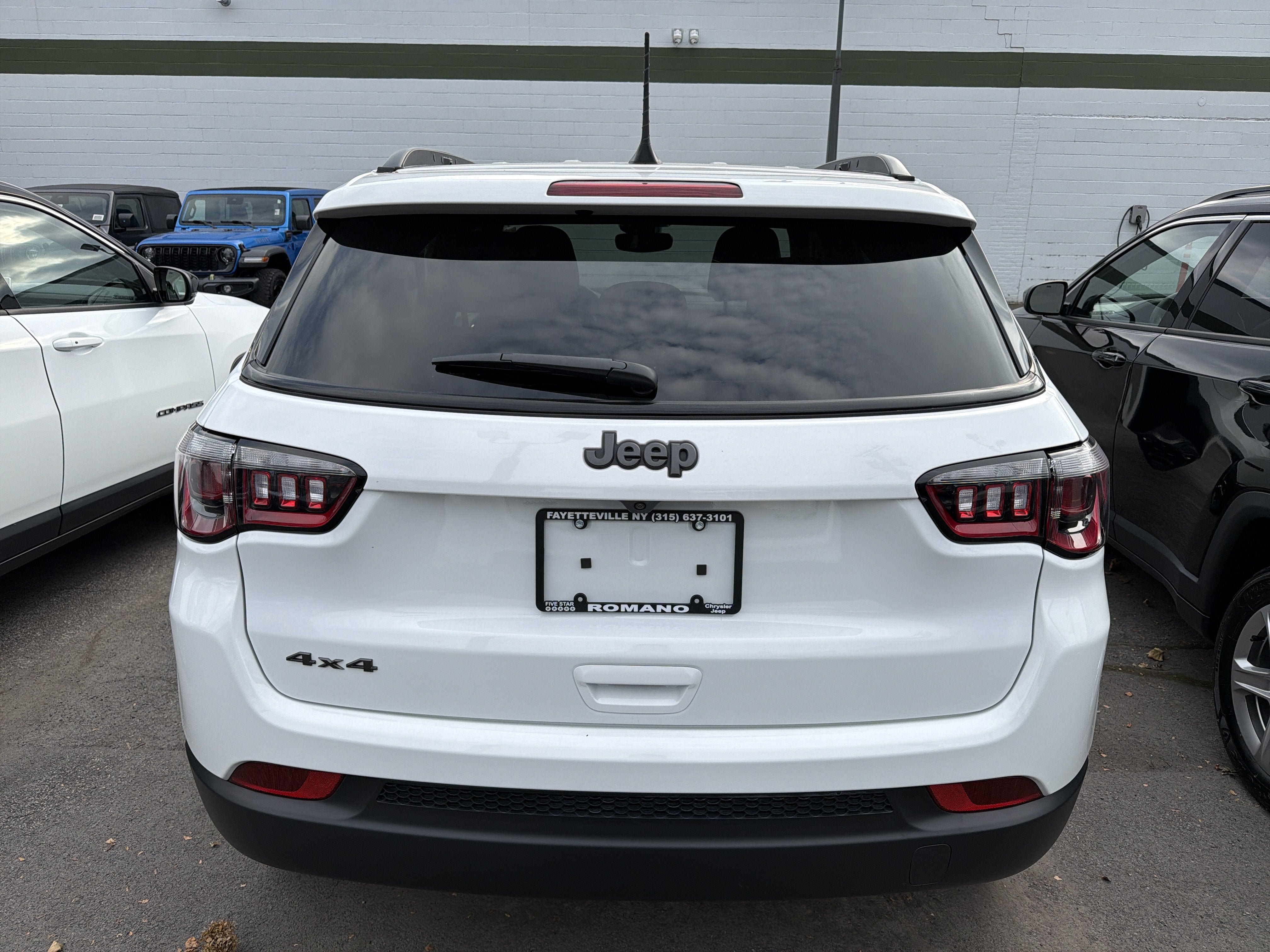 Used 2026 Jeep Compass Latitude AWD/4WD image 6