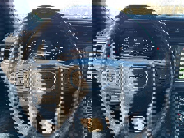 Used 2024 GMC Yukon Denali w/ Advanced Technology Package image 14