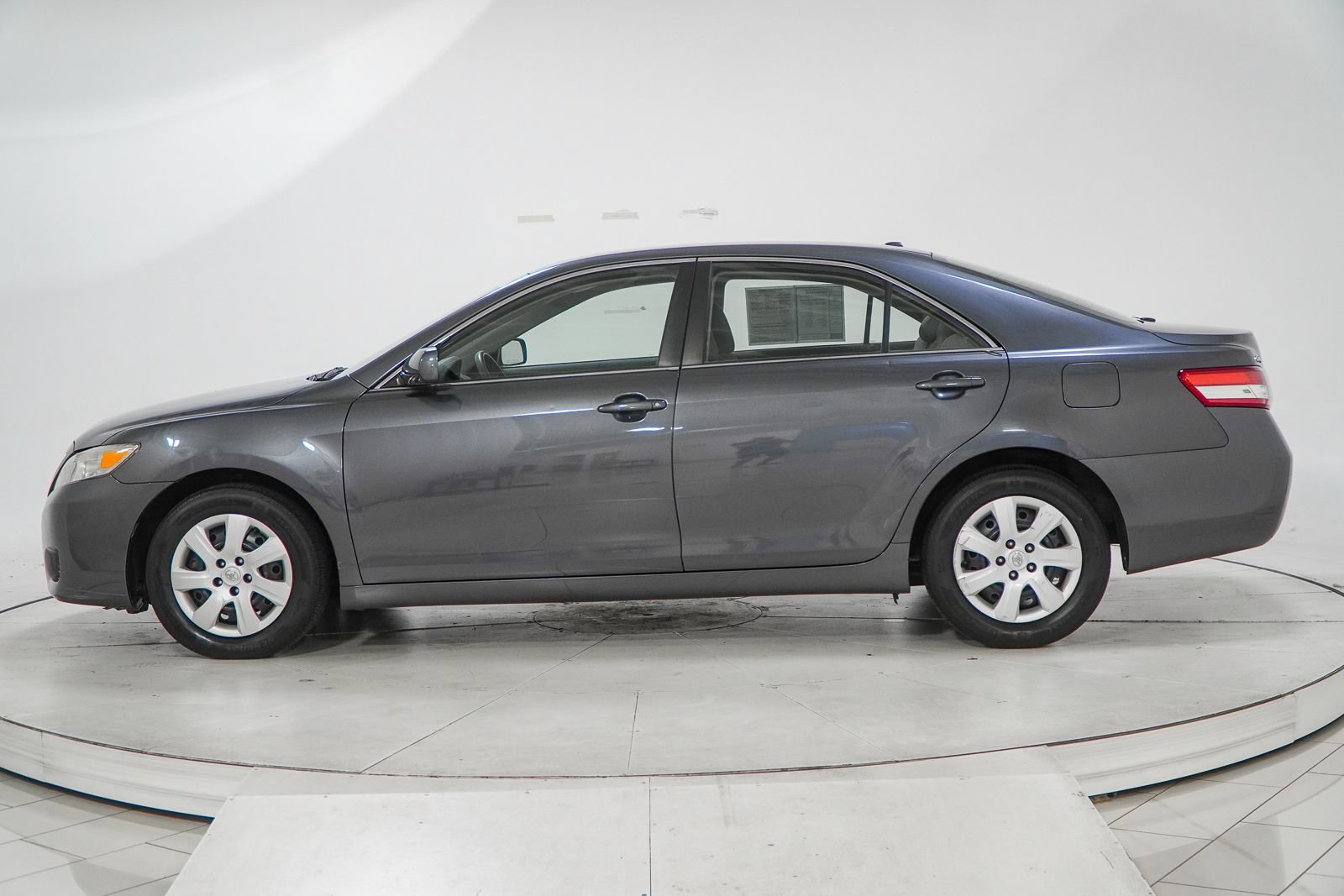 Used 2011 Toyota Camry LE FWD image 6