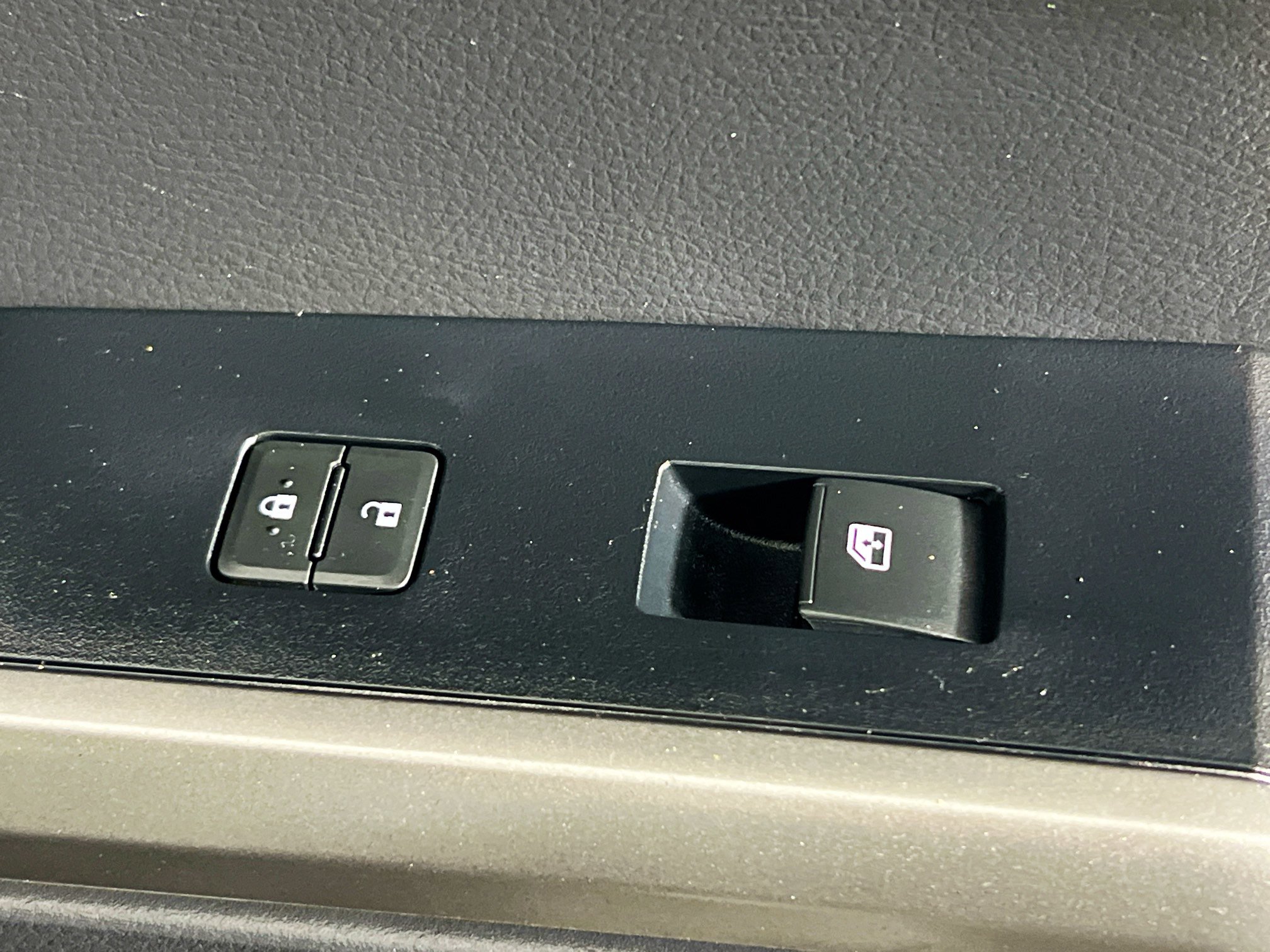 Used 2022 Toyota Tacoma SR5 w/ Technology Package image 31