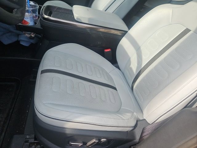 Used 2022 Rivian R1T Adventure image 8