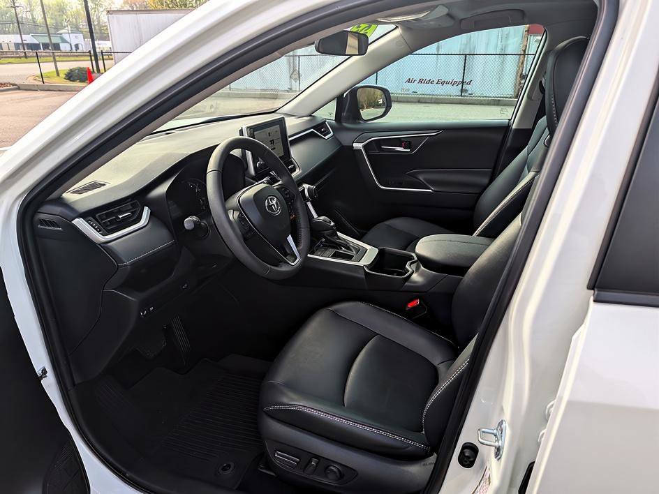 Used 2023 Toyota RAV4 XLE Premium image 8