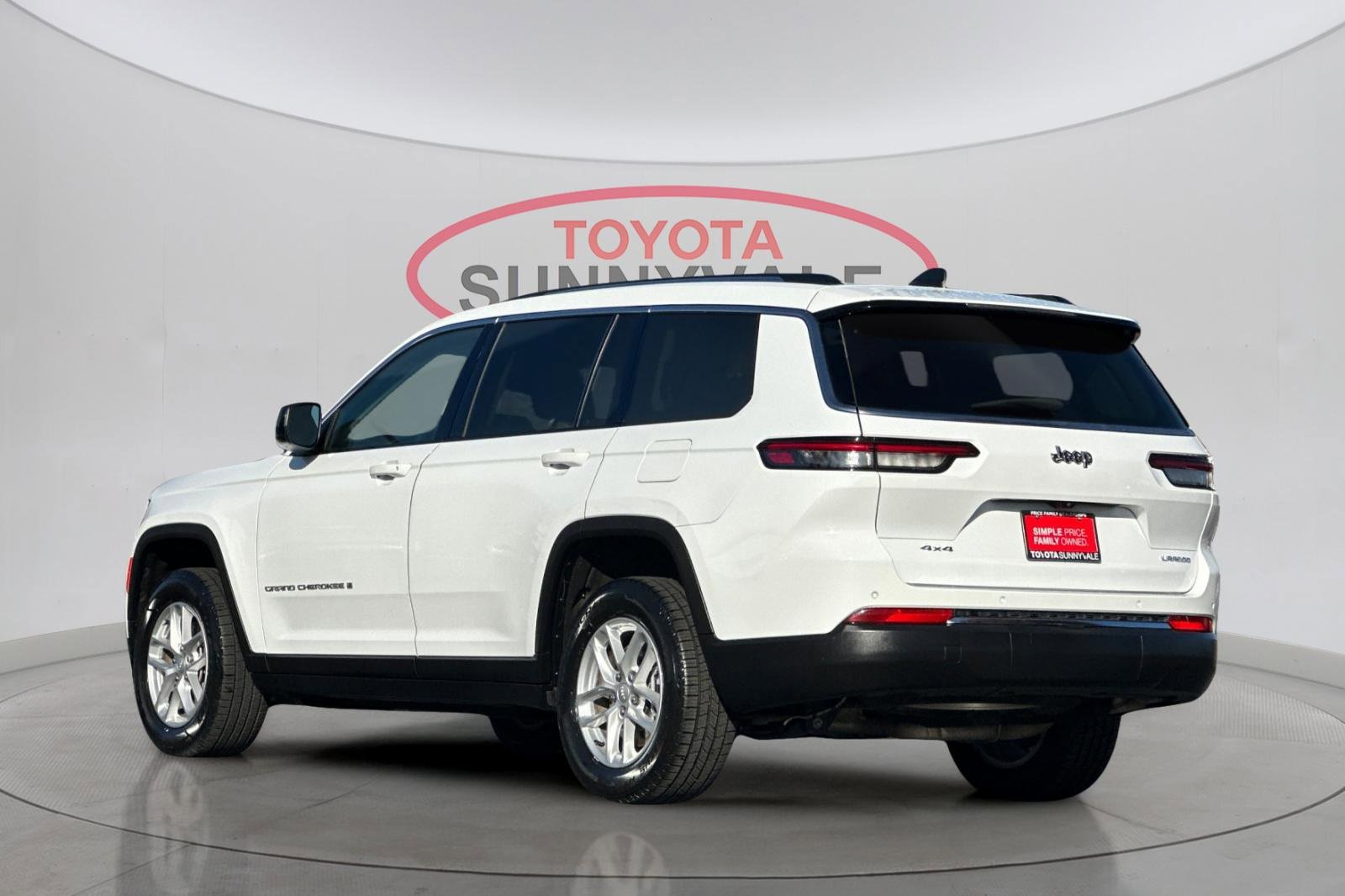 Used 2023 Jeep Grand Cherokee L Laredo image 7