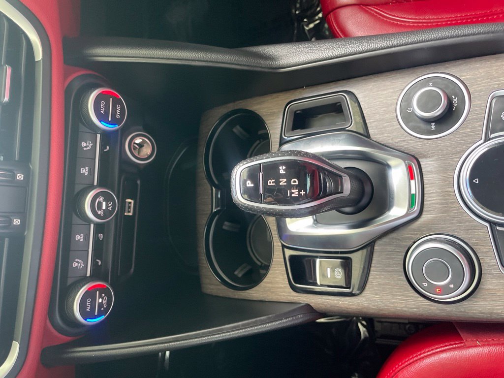 Used 2020 Alfa Romeo Giulia Ti w/ Active Blind Spot Package AWD/4WD image 23