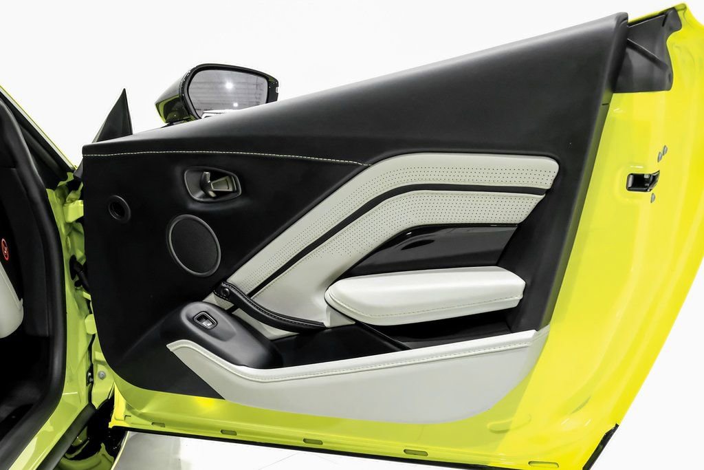 Used 2023 Aston Martin V12 Vantage image 34