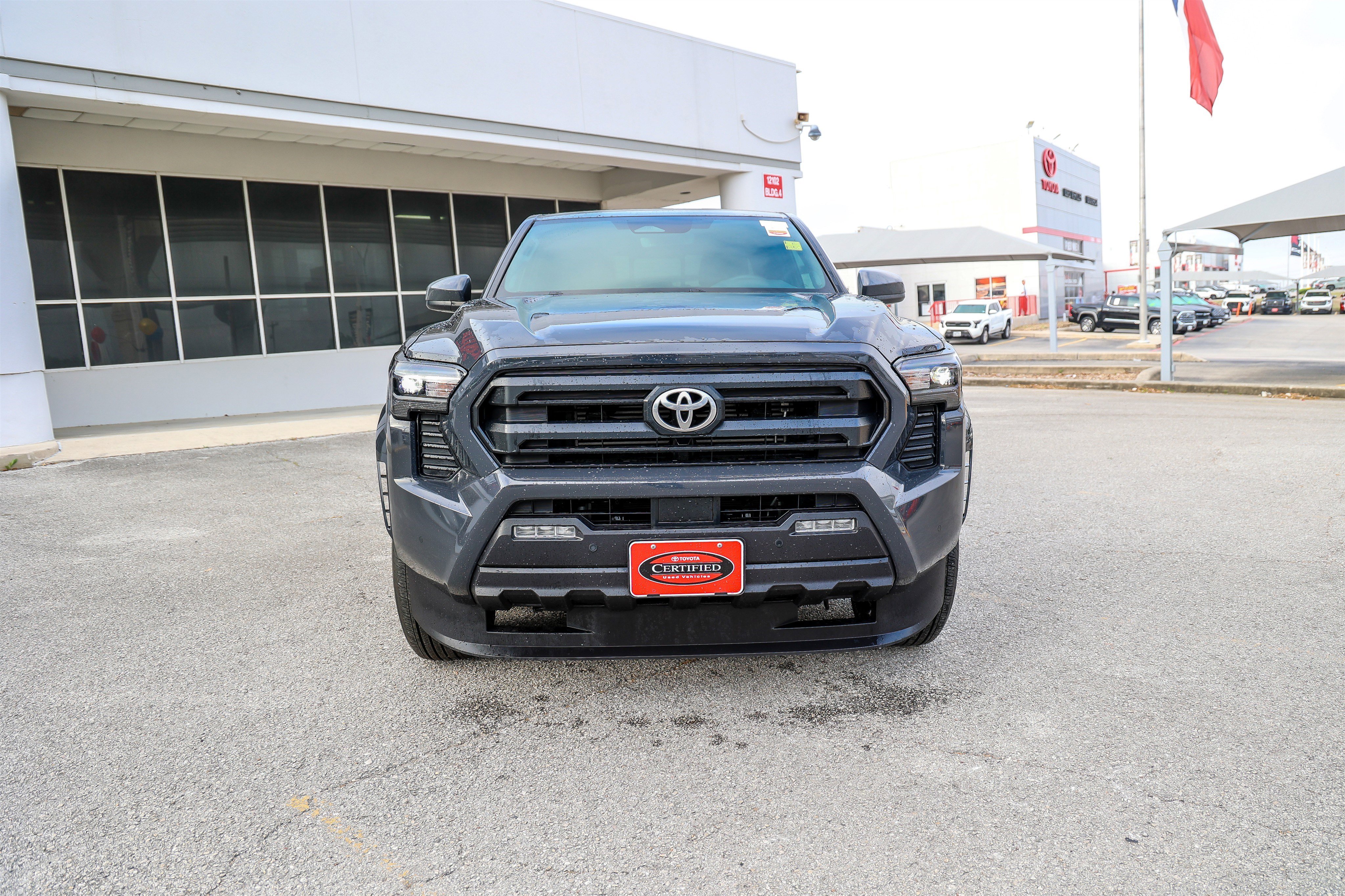 Certified 2025 Toyota Tacoma SR5 w/ SR5 Upgrade Package AWD/4WD image 3