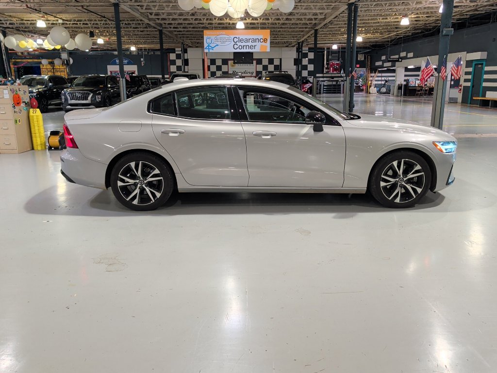 Used 2025 Volvo S60 B5 Core AWD/4WD image 10