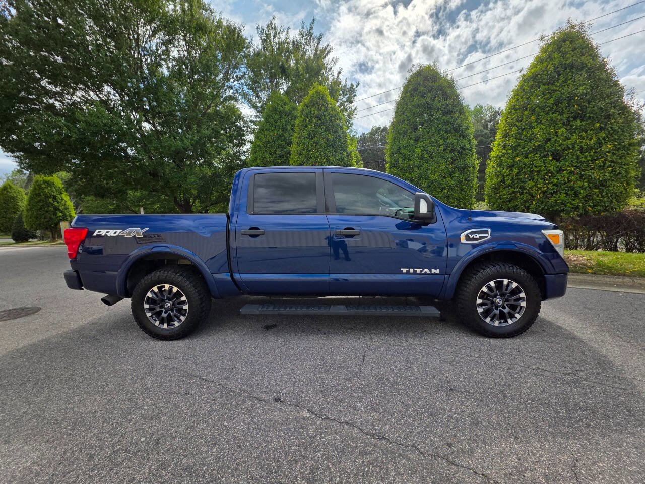 Used 2017 Nissan Titan PRO-4X w/ Pro-4x Convenience Package image 7