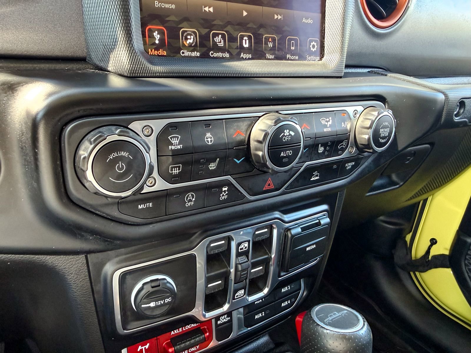 Used 2023 Jeep Gladiator Mojave w/ Cold Weather Group image 29