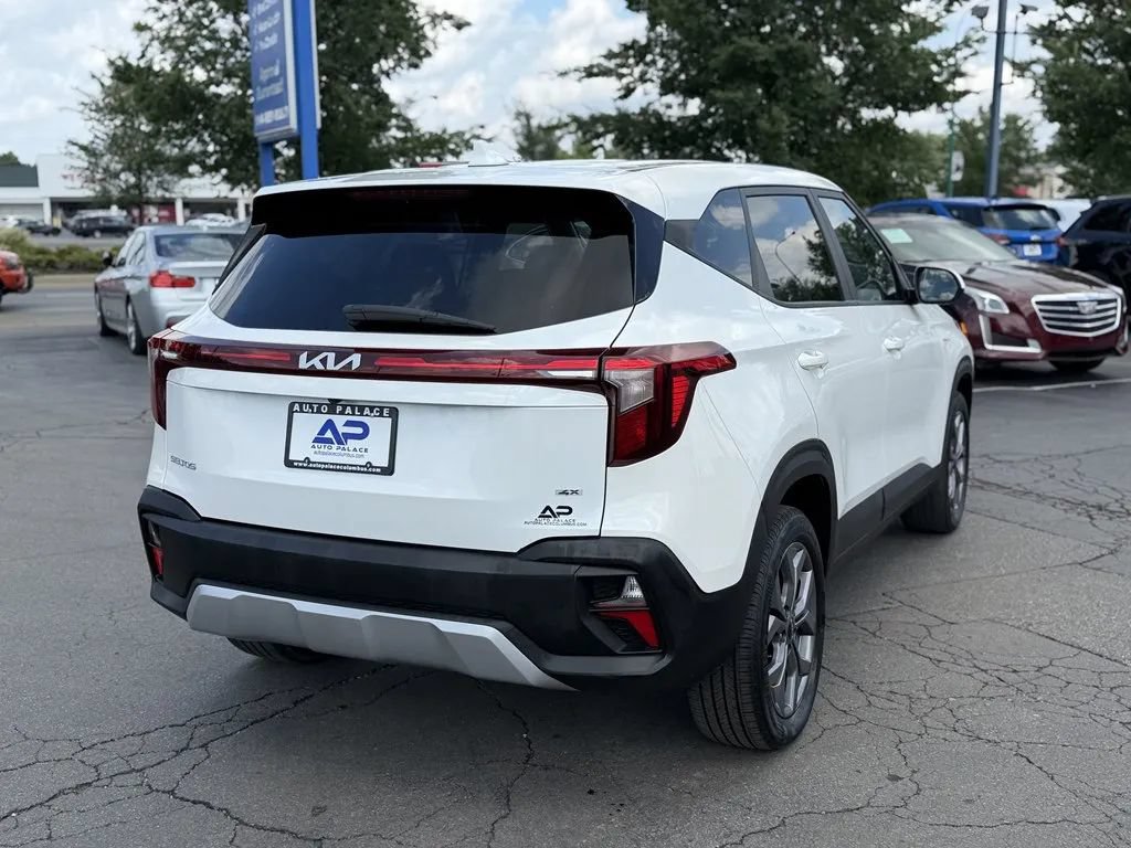 Used 2024 Kia Seltos LX AWD/4WD image 6