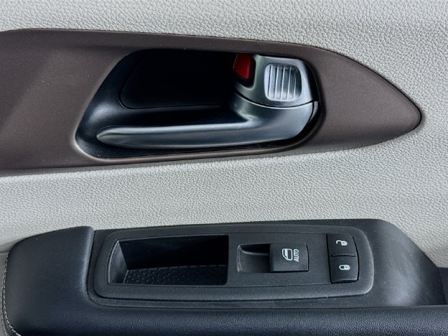 Used 2022 Chrysler Voyager LX FWD image 28
