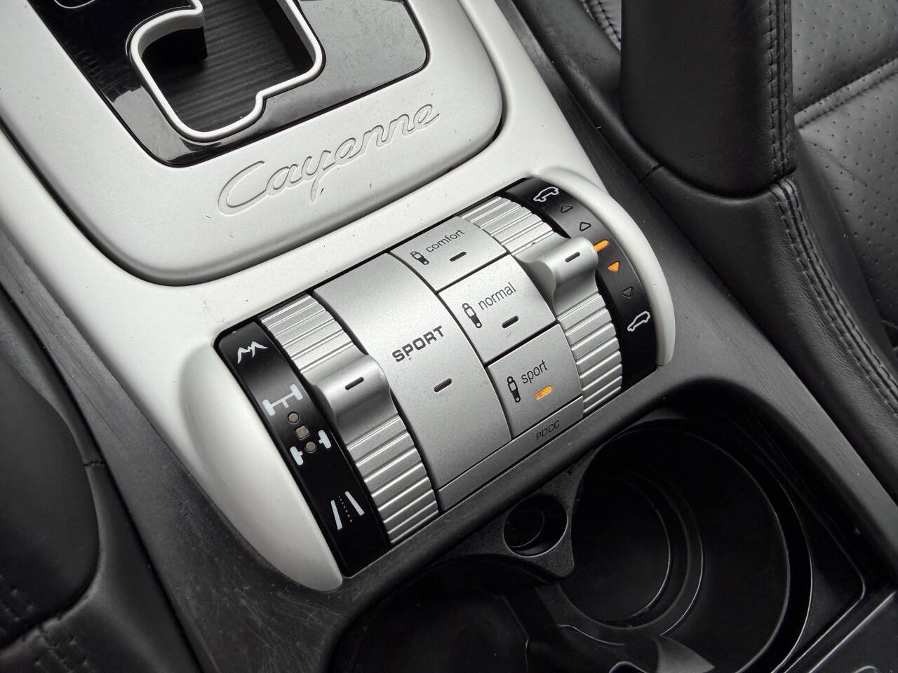 Used 2008 Porsche Cayenne Turbo AWD/4WD image 22