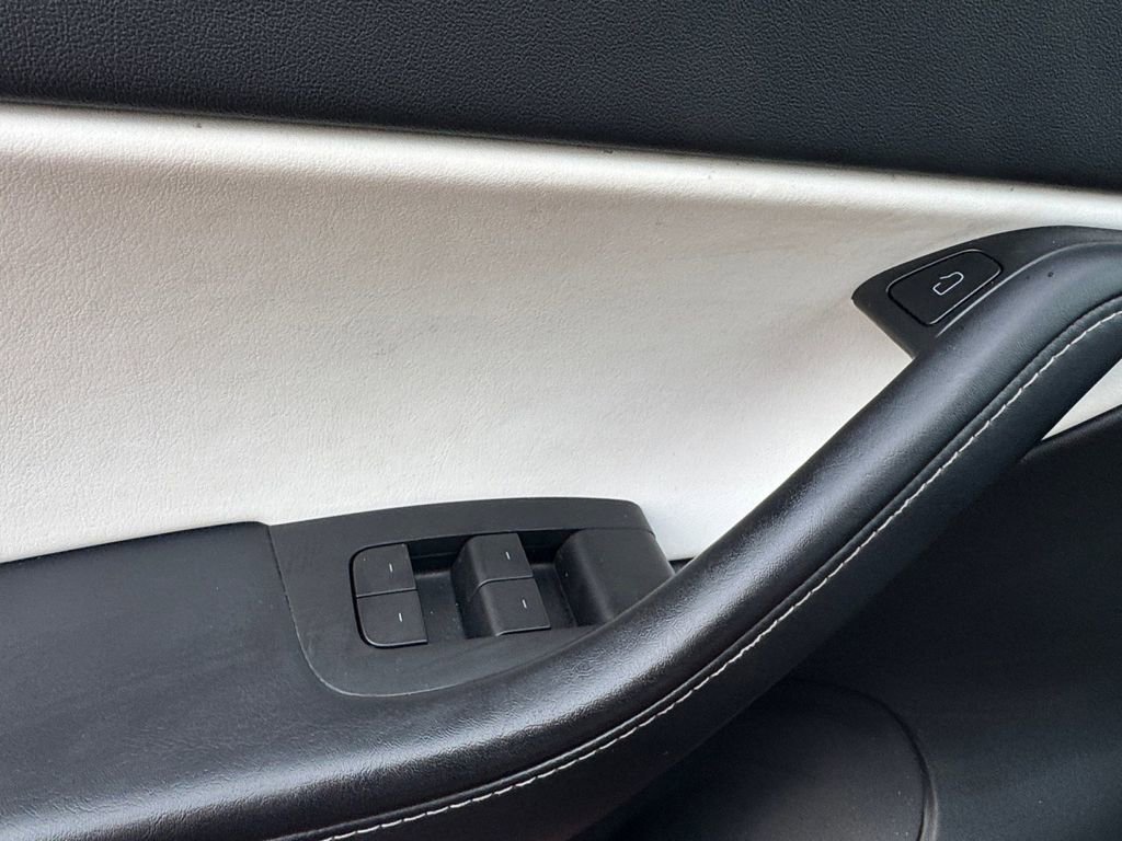 Used 2021 Tesla Model Y Long Range image 16