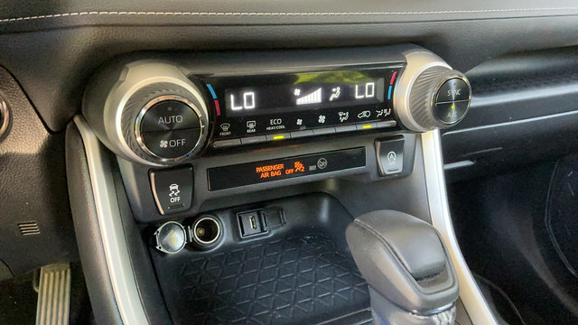 Used 2020 Toyota RAV4 XLE FWD image 16