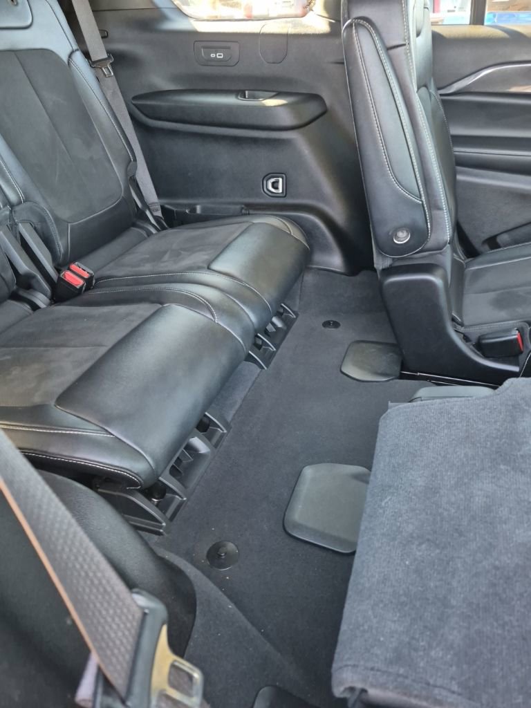 Used 2023 Jeep Grand Cherokee L Altitude AWD/4WD image 40