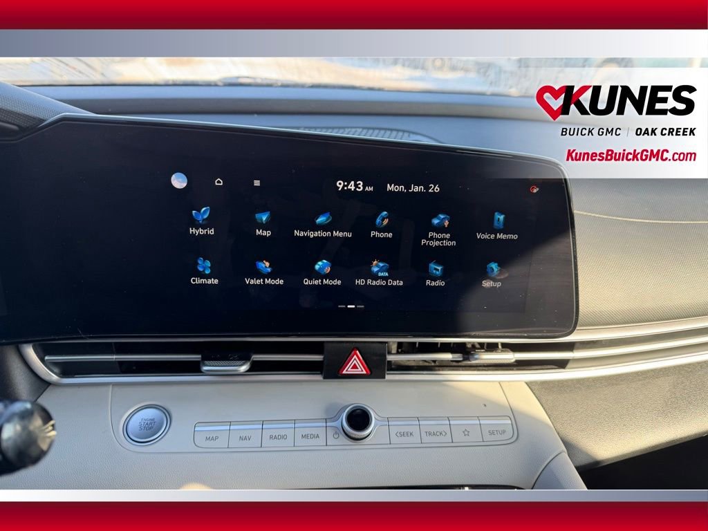 Used 2025 Hyundai Elantra Limited image 18