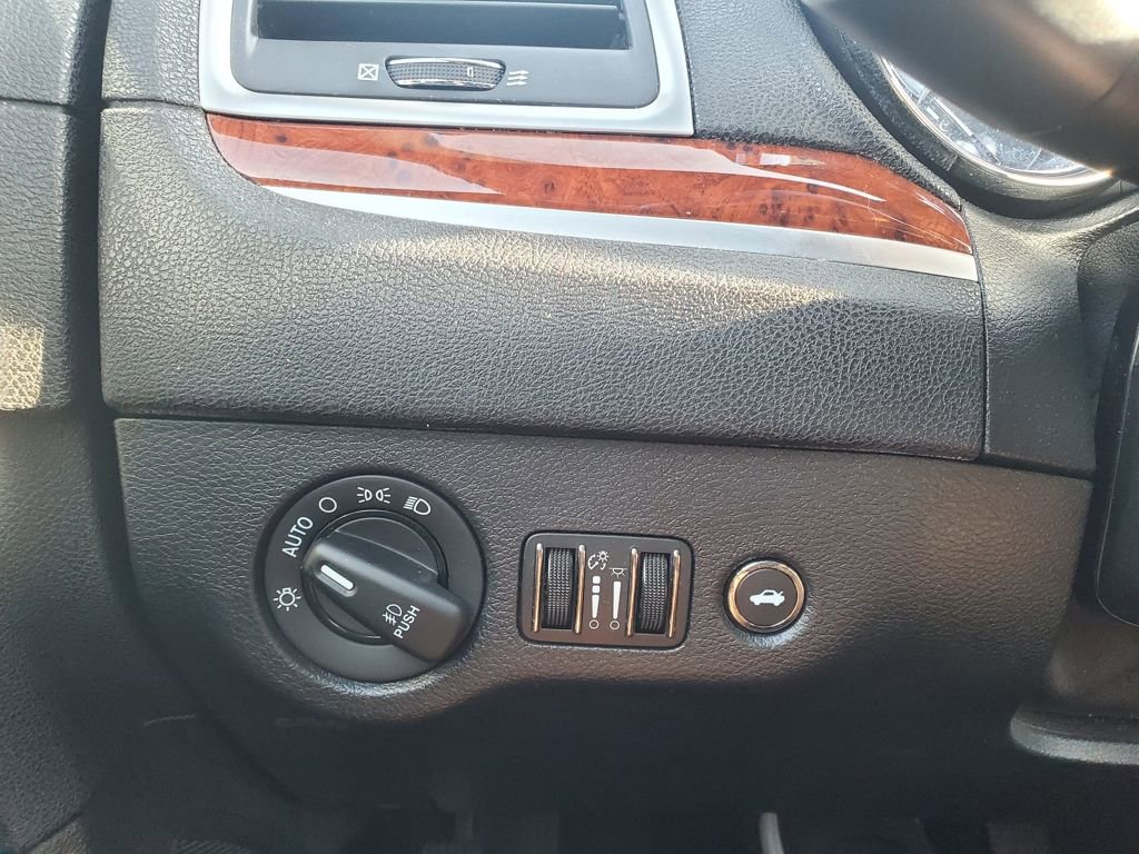Used 2014 Chrysler 300 w/ Driver Convenience Group image 15