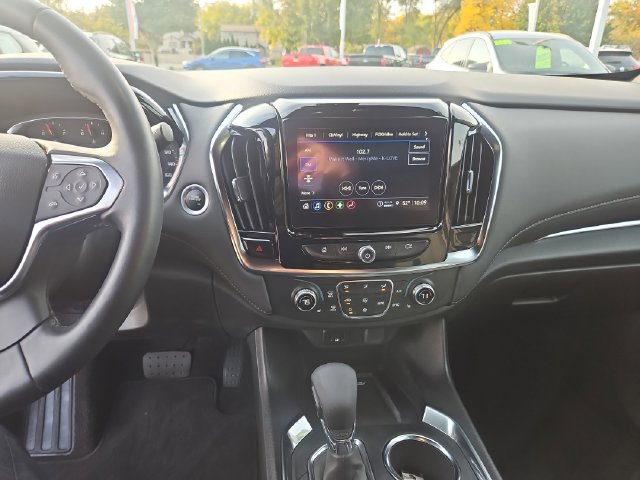 Used 2023 Chevrolet Traverse LT FWD image 18