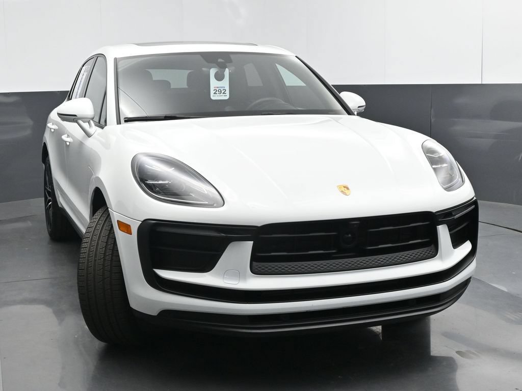 Used 2025 Porsche Macan AWD/4WD image 32