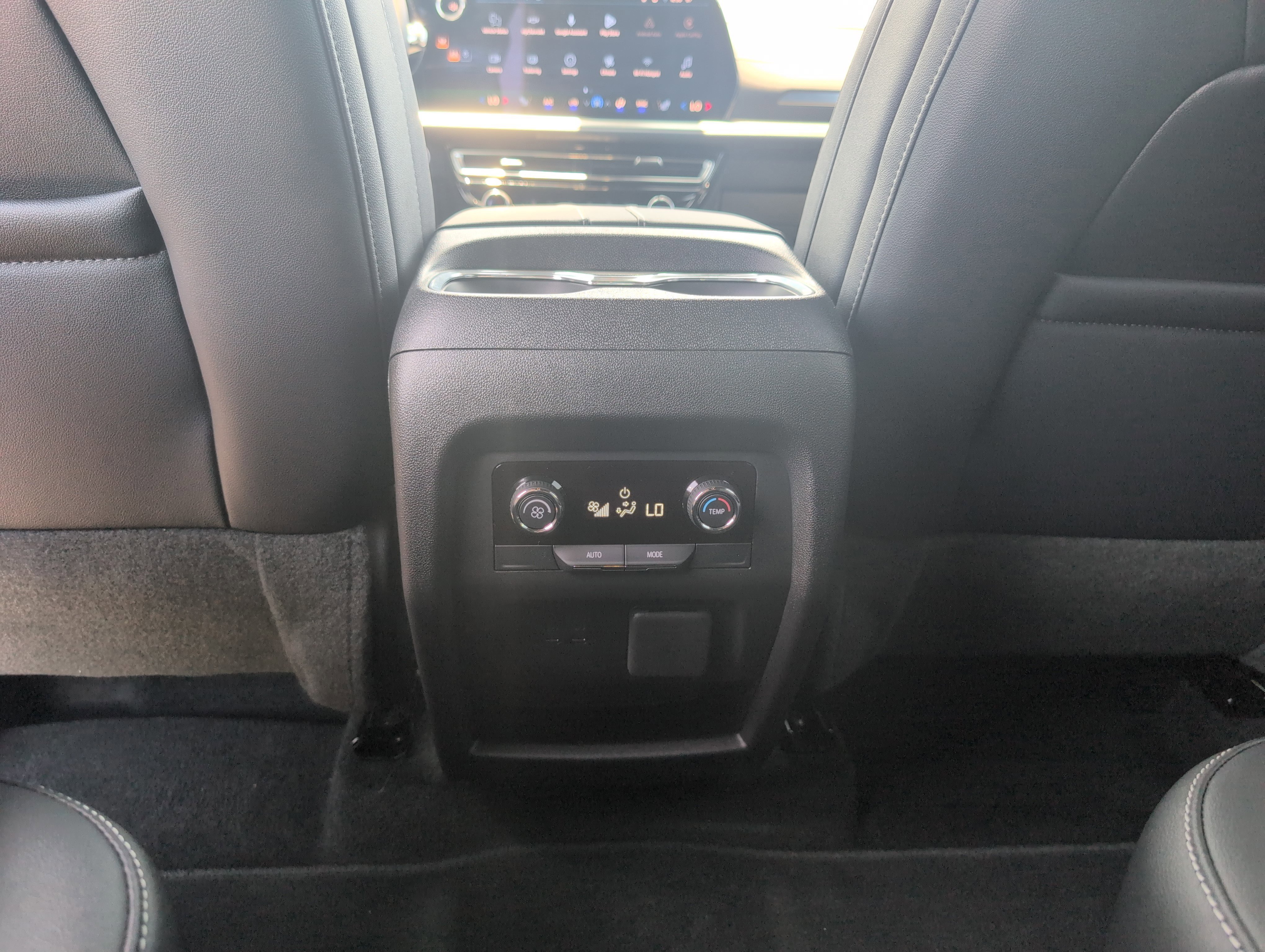 Used 2026 Chevrolet Traverse LT w/ Driver Confidence Package FWD image 28