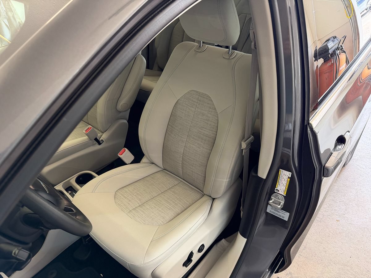 Used 2017 Chrysler Pacifica Touring Plus FWD image 29