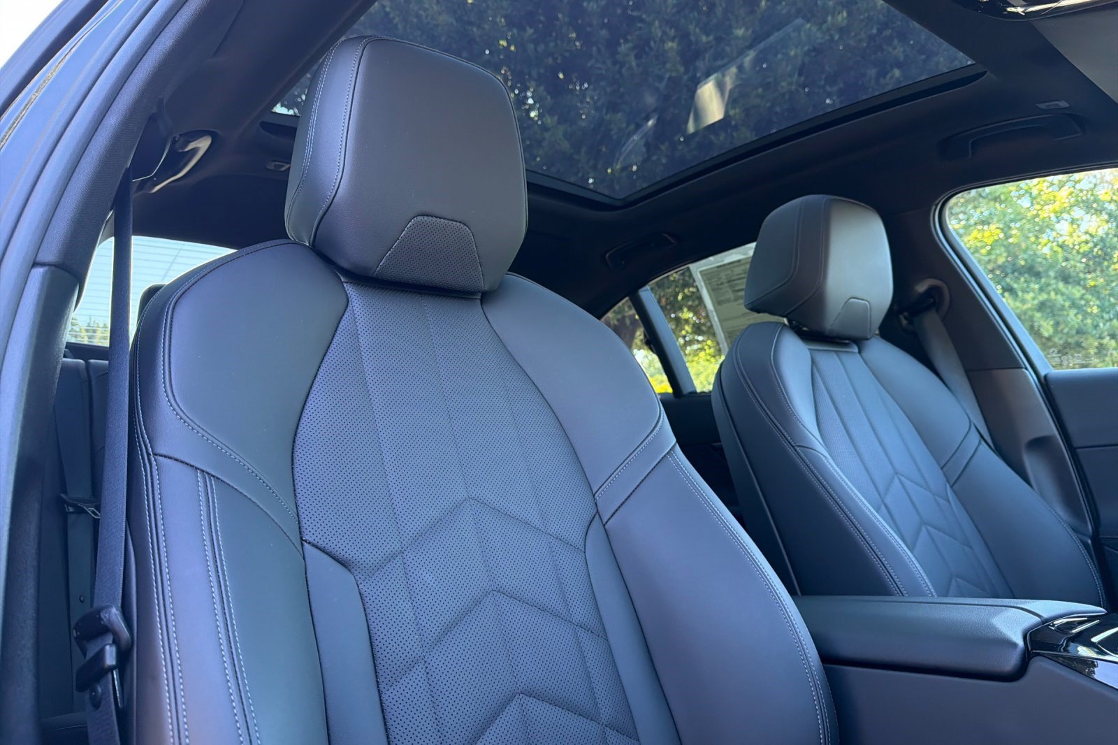 Used 2024 BMW i5 eDrive40i w/ Executive Package RWD image 20