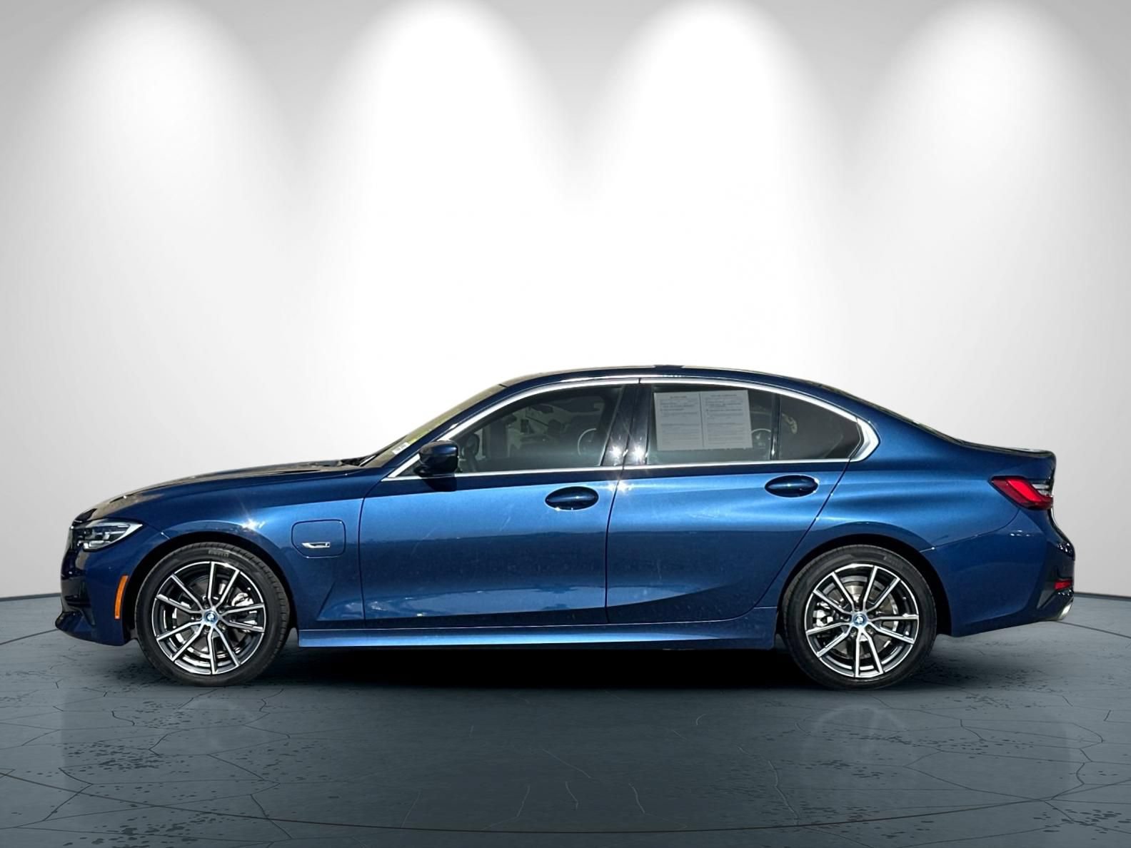 Used 2022 BMW 330e w/ Driving Assistance Package RWD image 7