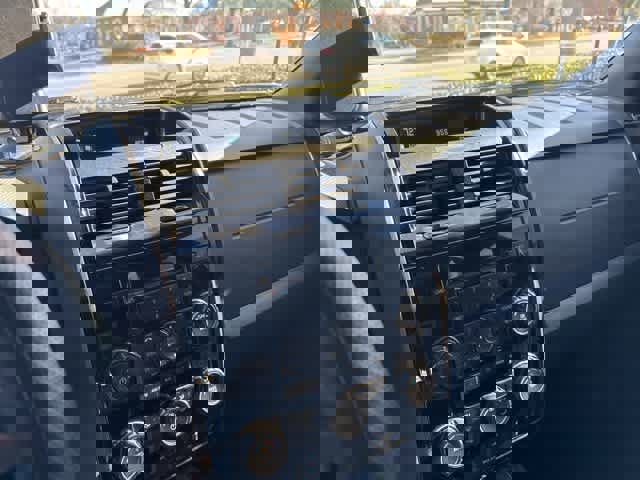 Used 2010 Ford Escape Limited image 2