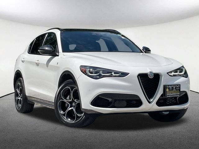 Used 2024 Alfa Romeo Stelvio Ti w/ Active Assist Plus Package AWD/4WD image 2
