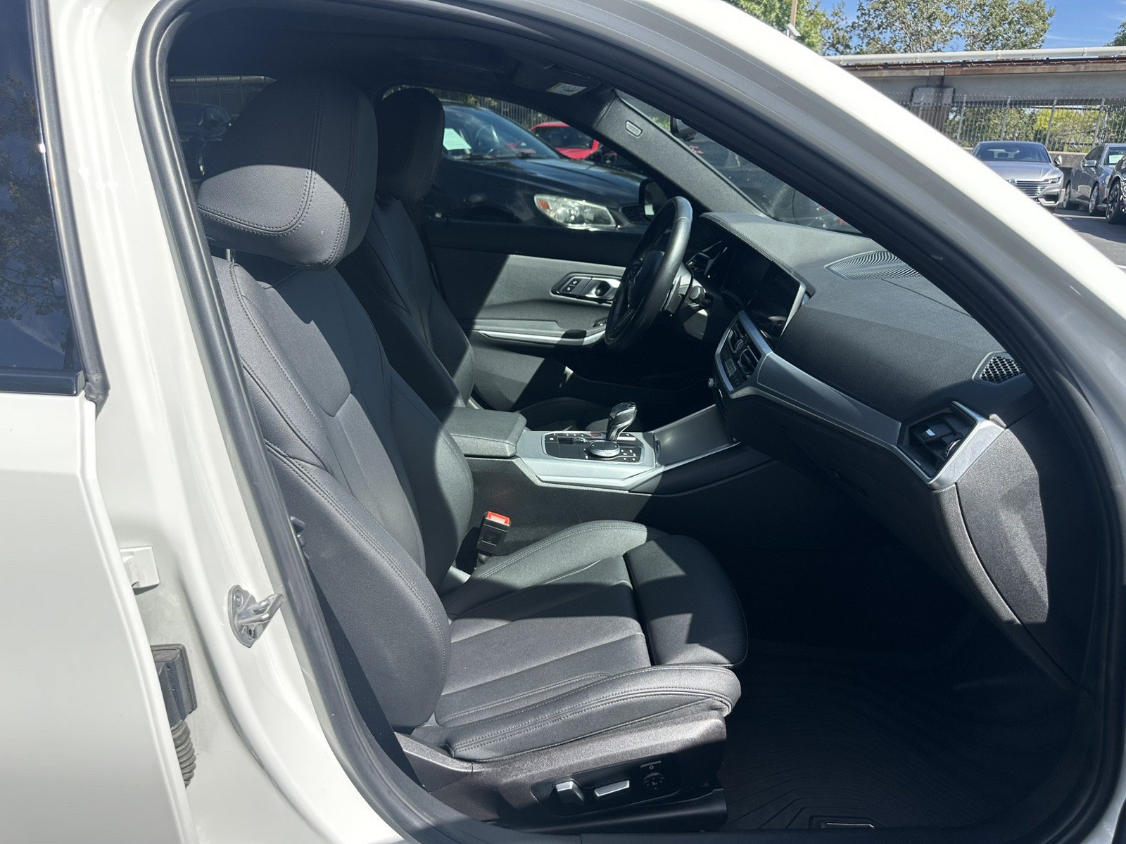 Used 2020 BMW 330i Sedan w/ M Sport Package RWD image 19