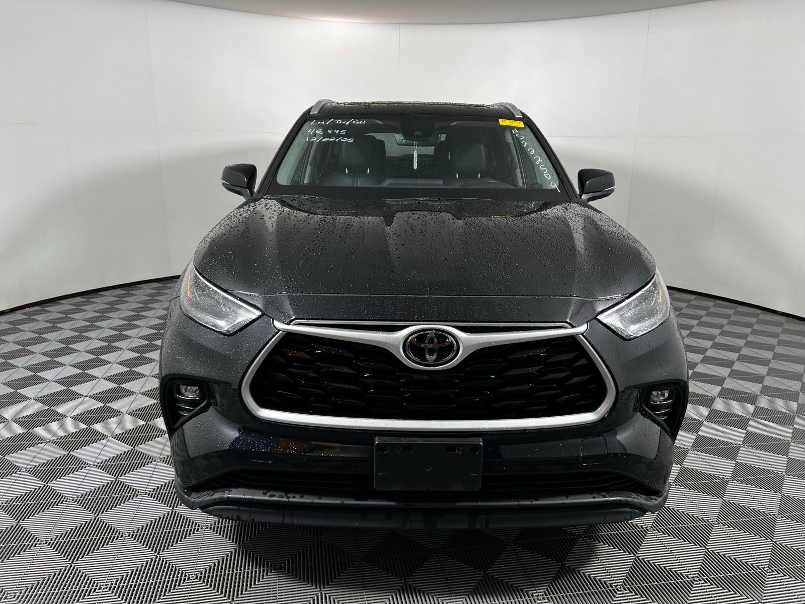 Certified 2022 Toyota Highlander XLE image 2