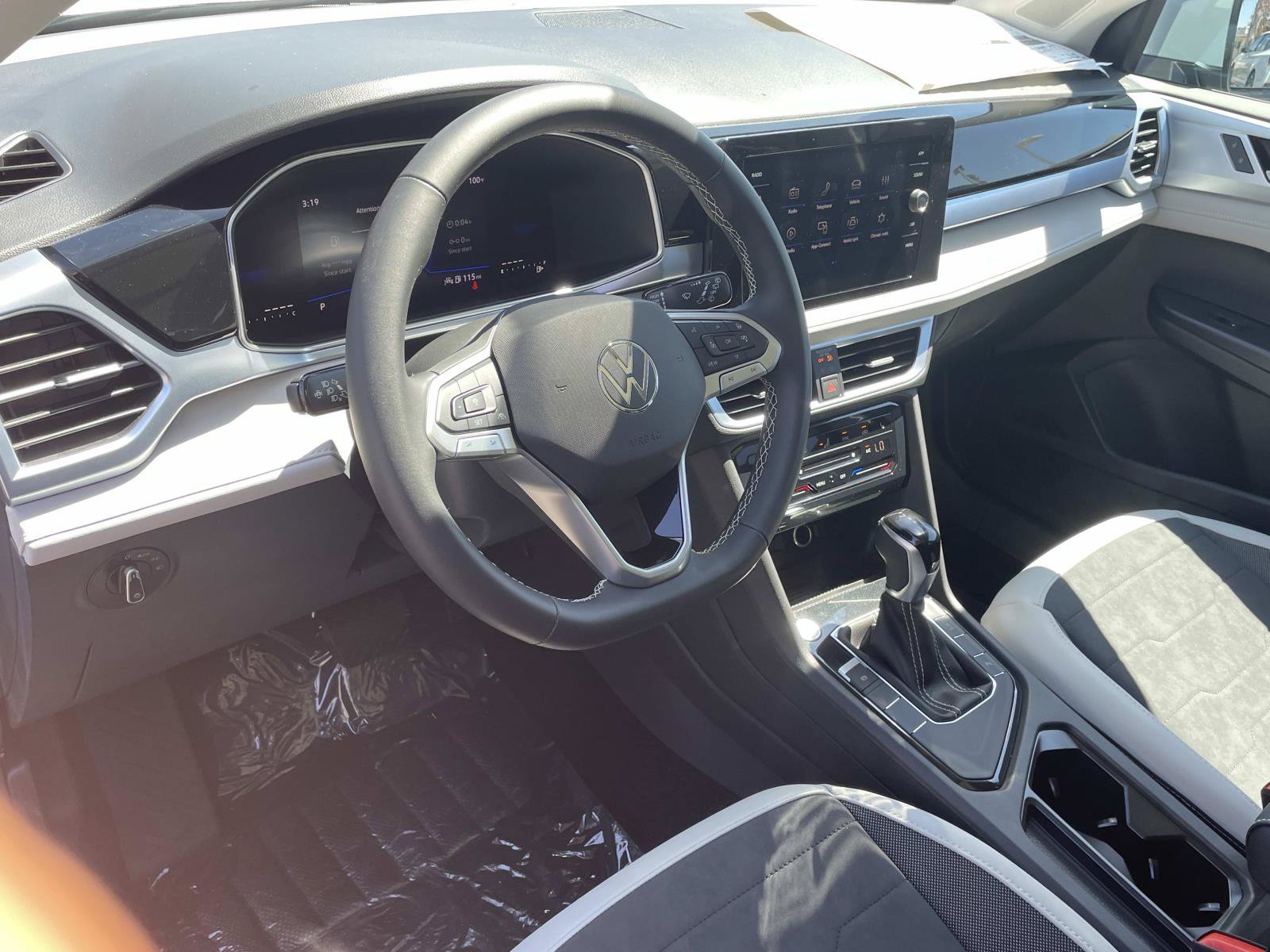 New 2026 Volkswagen Taos SE FWD image 5