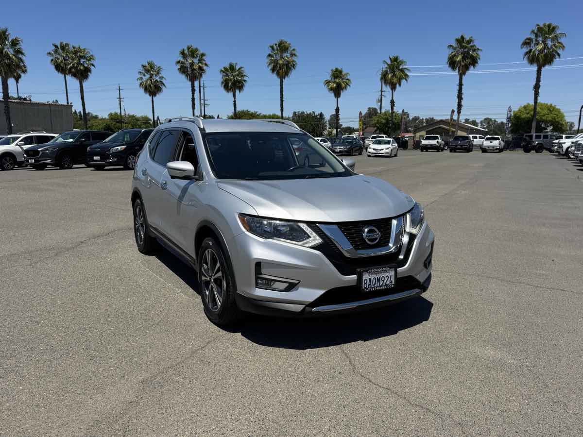 Used 2017 Nissan Rogue SL FWD image 3