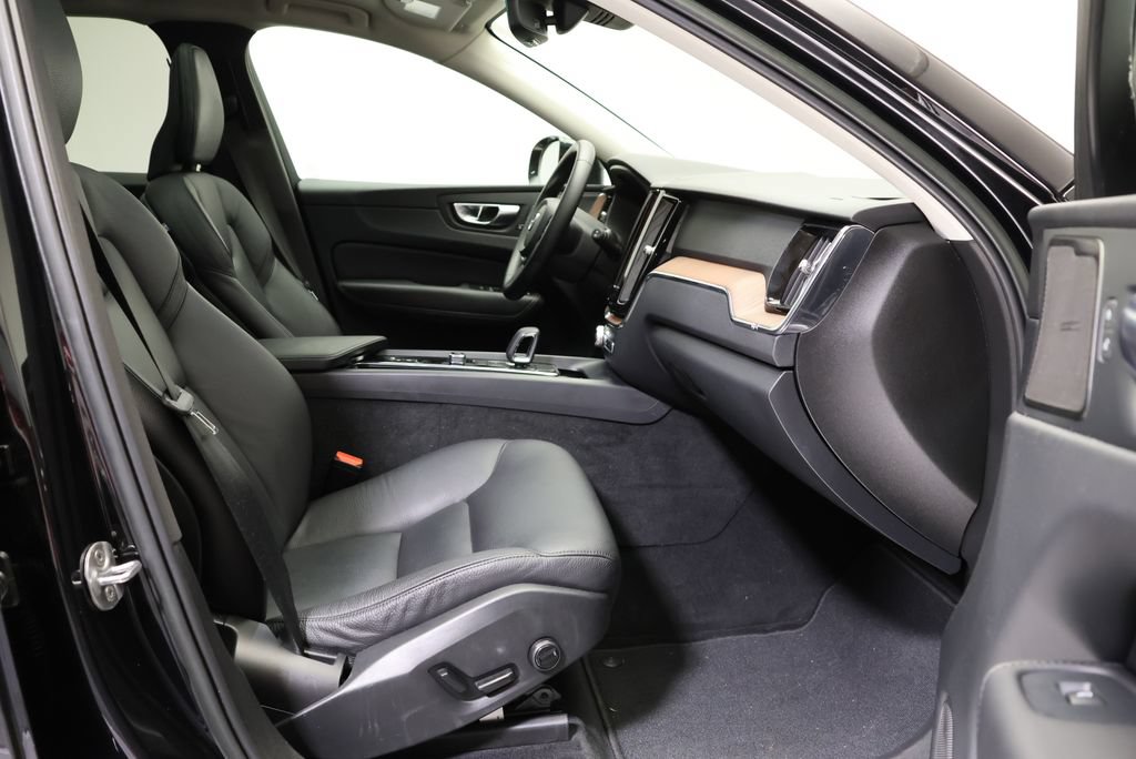 Used 2023 Volvo XC60 B5 Plus w/ Protection Package Premier AWD/4WD image 40