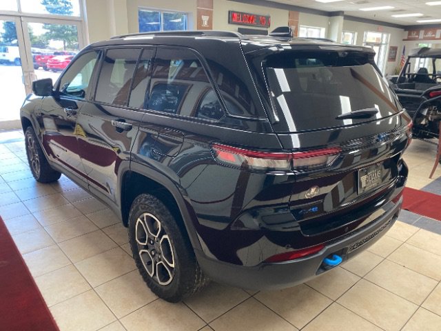Used 2022 Jeep Grand Cherokee Trailhawk w/ Advanced Protech Group II AWD/4WD image 3