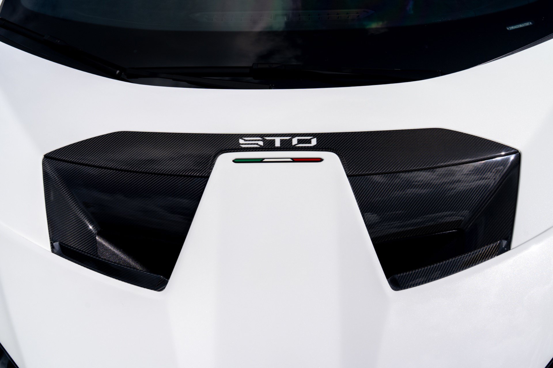 Used 2021 Lamborghini Huracan STO RWD image 51