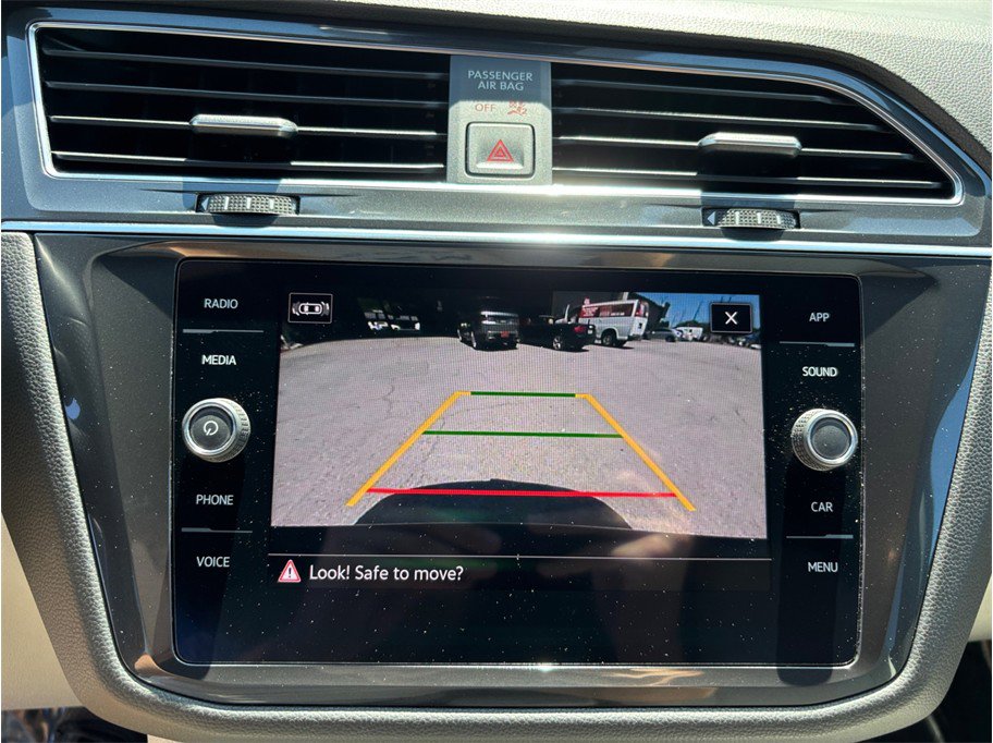 Used 2022 Volkswagen Tiguan SE R-Line FWD image 29
