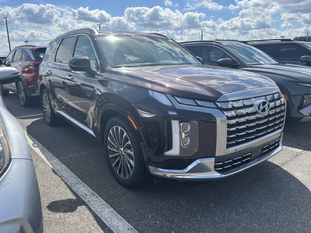 Used 2024 Hyundai Palisade Calligraphy FWD image 2