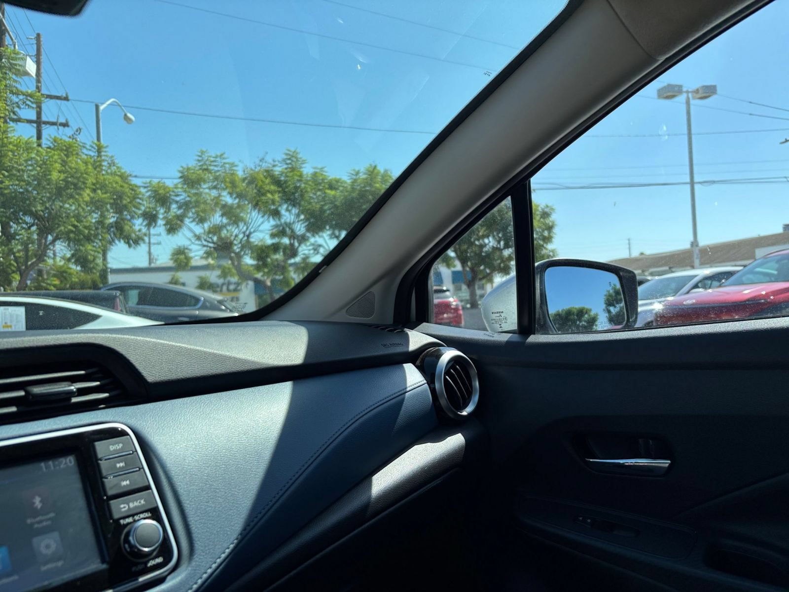 Used 2025 Nissan Versa SV FWD image 34