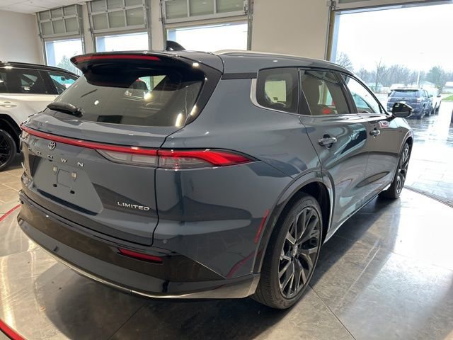 Used 2025 Toyota Crown Signia w/ Advanced Technology Package image 7